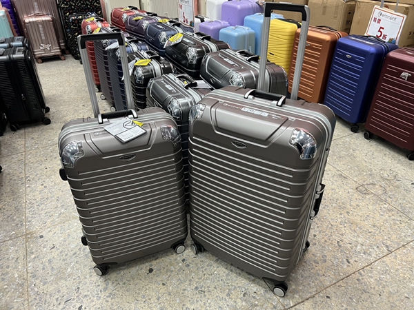 高雄鳳山行李箱特賣會,工廠直營廠拍,行李箱990元起,把握時間 30 高雄鳳山行李箱特賣會,工廠直營廠拍,行李箱990元起,把握時間