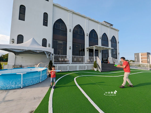 宜蘭恐龍民宿『哥德白色城堡』房間就有大恐龍迎接、露營車 69 宜蘭恐龍民宿『哥德白色城堡』房間就有大恐龍迎接、露營車