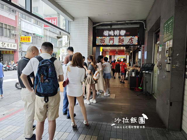平日下午也要排隊『西門麵店』24小時營業,銷魂豬腳飯 2 平日下午也要排隊『西門麵店』24小時營業,銷魂豬腳飯