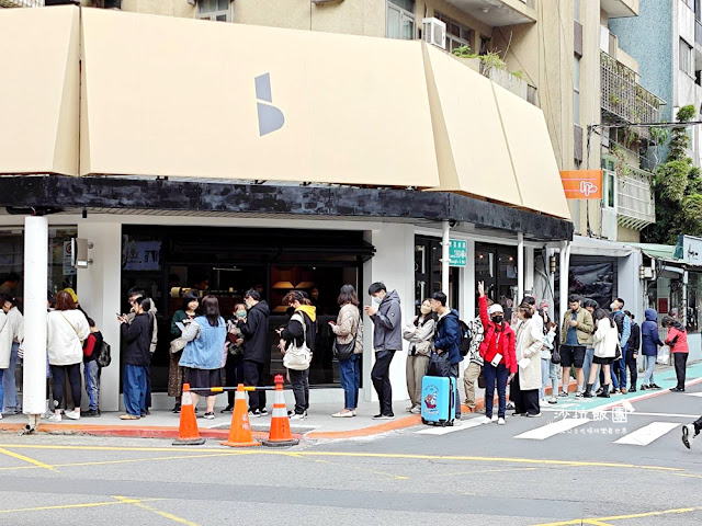 BLIKE台中最美奶茶店插旗東區延吉街,排了一小時才買到 3 BLIKE台中最美奶茶店插旗東區延吉街,排了一小時才買到