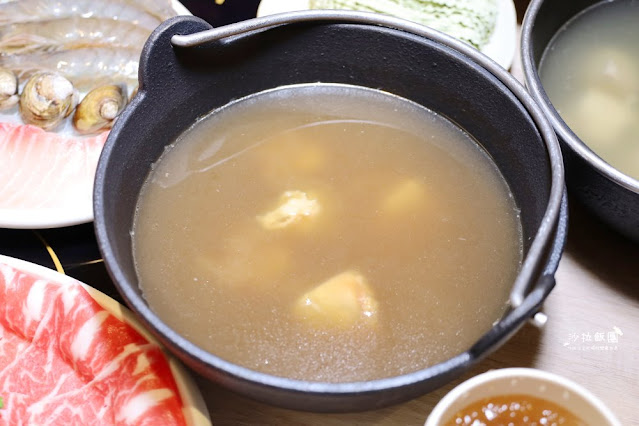 內湖人必吃火鍋『雞湯大叔(內湖店)』全雞湯為湯控而生/捷運西湖站 134 內湖人必吃火鍋『雞湯大叔(內湖店)』全雞湯為湯控而生/捷運西湖站