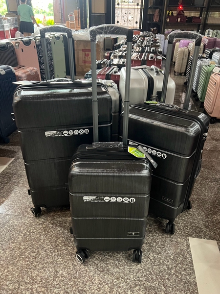 南投埔里行李箱特賣會,工廠直營廠拍,最低990元起,胖胖箱、登機箱、包包通通有 18 南投埔里行李箱特賣會,工廠直營廠拍,最低990元起,胖胖箱、登機箱、包包通通有