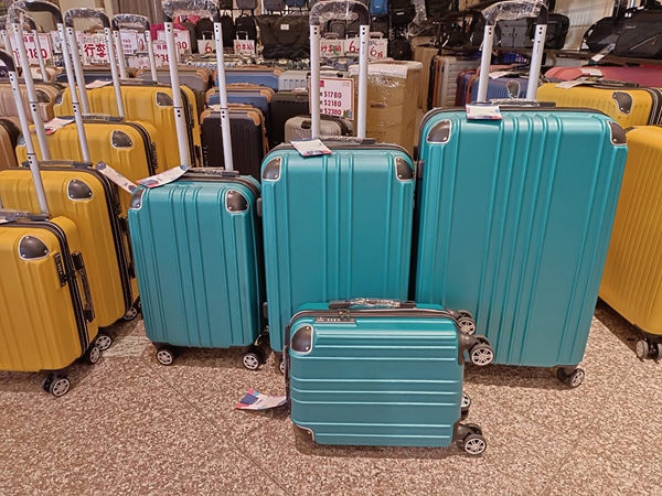 台中豐原行李箱特賣會,工廠直營廠拍990元起,包包、公事包通通有 11 台中豐原行李箱特賣會,工廠直營廠拍990元起,包包、公事包通通有