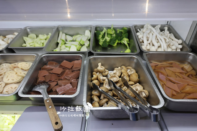 台中逢甲羊肉爐吃到飽『羊霸天下逢甲店』羊大骨、羊肉、火鍋料、蔬菜、飲料自助吧 12 台中逢甲羊肉爐吃到飽『羊霸天下逢甲店』羊大骨、羊肉、火鍋料、蔬菜、飲料自助吧