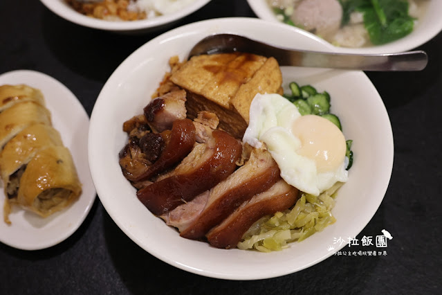 平日下午也要排隊『西門麵店』24小時營業,銷魂豬腳飯 9 平日下午也要排隊『西門麵店』24小時營業,銷魂豬腳飯