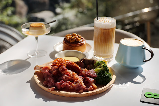 烏來景觀餐廳『瀑布3號』離瀑布最近的距離、兒童遊戲區 25 烏來景觀餐廳『瀑布3號』離瀑布最近的距離、兒童遊戲區