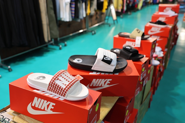 【雙北最大台灣廠拍】tokuyo按摩椅、夏普、名牌運動鞋、伊蕾服飾 69 【雙北最大台灣廠拍】tokuyo按摩椅、夏普、名牌運動鞋、伊蕾服飾