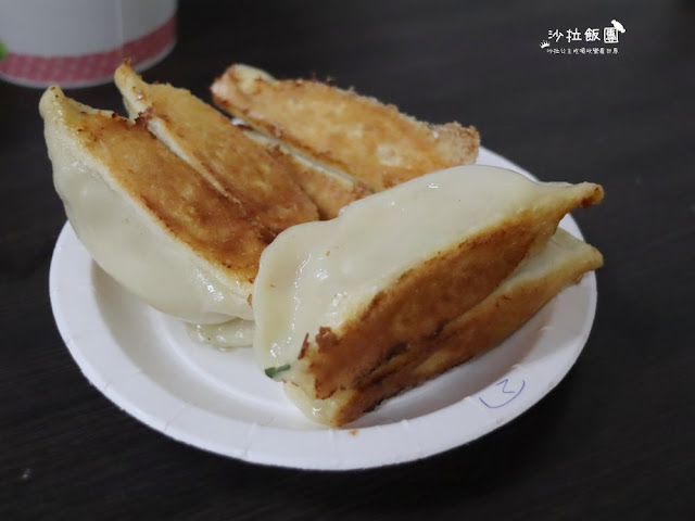 士林天母排隊人氣美食『阿堂鍋貼』餡料飽滿 7 士林天母排隊人氣美食『阿堂鍋貼』餡料飽滿