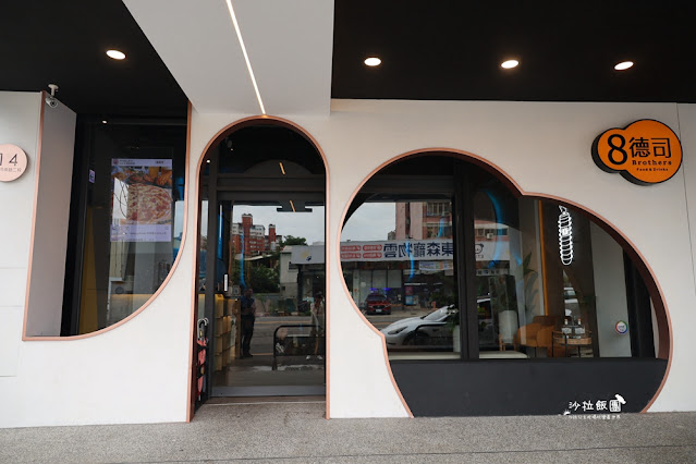 逢甲浮誇系美食必點101海鮮塔『8德司創意餐館逢甲店』宵夜也可以吃到 4 逢甲浮誇系美食必點101海鮮塔『8德司創意餐館逢甲店』宵夜也可以吃到