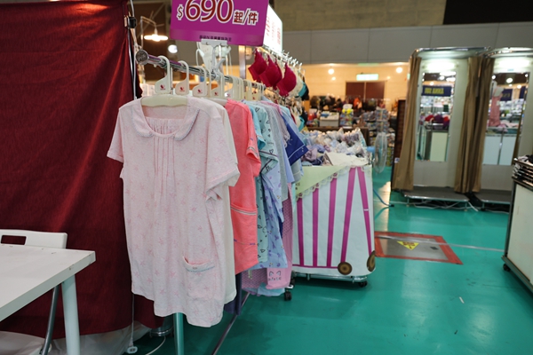 【雙北最大台灣廠拍】tokuyo按摩椅、夏普、名牌運動鞋、伊蕾服飾 106 【雙北最大台灣廠拍】tokuyo按摩椅、夏普、名牌運動鞋、伊蕾服飾