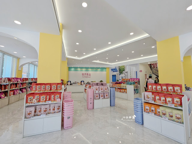 大甲新開幕伴手禮『裕芳食品光明店』來這裡真的會買到失心瘋,大包零食50元起 3 大甲新開幕伴手禮『裕芳食品光明店』來這裡真的會買到失心瘋,大包零食50元起