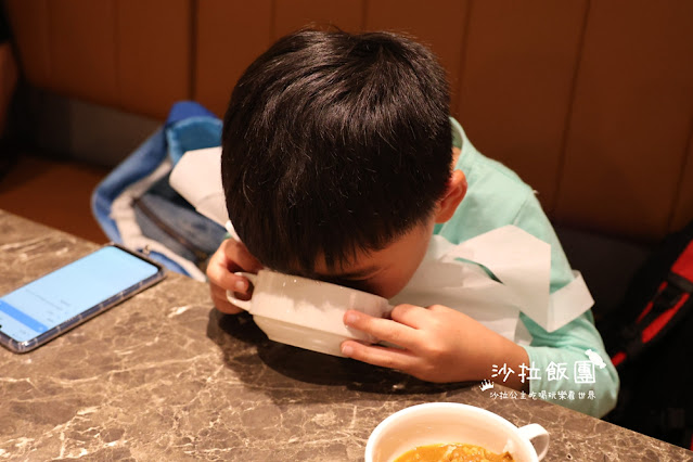 高雄美食『橫濱牛排高雄SKM Park店』平日爽吃六小時