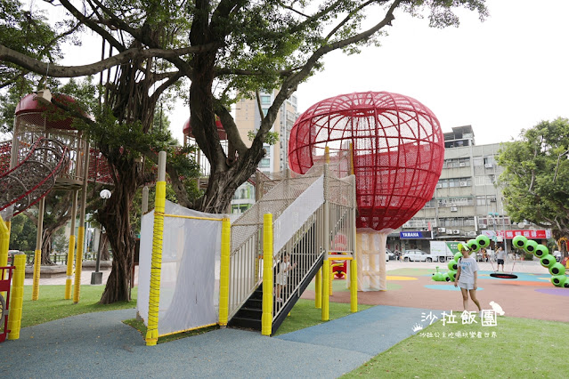 三重蘋果公園『同安36公園』旋轉滑梯、毛毛蟲盪鞦韆 6 三重蘋果公園『同安36公園』旋轉滑梯、毛毛蟲盪鞦韆