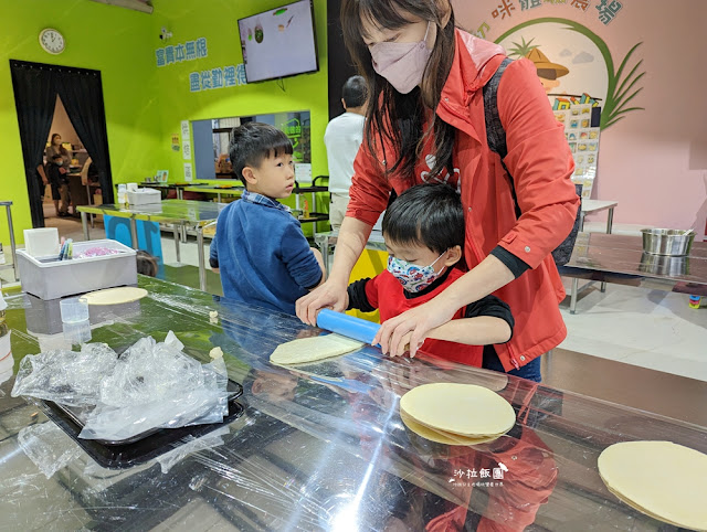 宜蘭親子景點『初咪體驗農場』拔三星蔥、、抓泥鰍、DIY創意蔥麵包體驗、沙坑 40 宜蘭親子景點『初咪體驗農場』拔三星蔥、、抓泥鰍、DIY創意蔥麵包體驗、沙坑