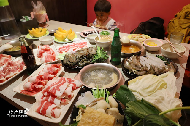 台北火鍋吃到飽『鍋爸涮涮鍋(西門店)』萬華西門町平價火鍋/各式海鮮/肉品/座位舒適