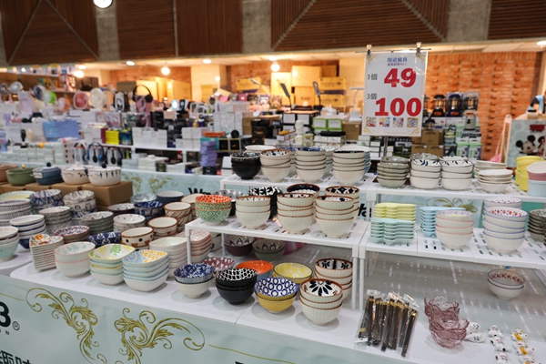 【雙北最大台灣廠拍】tokuyo按摩椅、夏普、名牌運動鞋、伊蕾服飾 147 【雙北最大台灣廠拍】tokuyo按摩椅、夏普、名牌運動鞋、伊蕾服飾