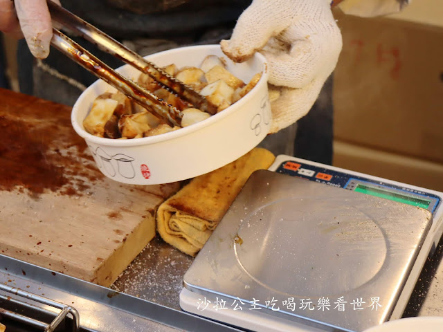 士林夜市美食/小吃『燒烤杏鮑菇』『北海道鹽烤帝王螺』『亞米亞米仙草奶凍/紅茶專賣』 10 士林夜市美食/小吃『燒烤杏鮑菇』『北海道鹽烤帝王螺』『亞米亞米仙草奶凍/紅茶專賣』