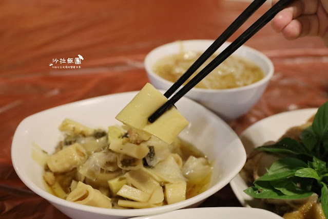 陽明山美食竹子湖高人氣土雞『冠宸食館』11點就爆滿 30 陽明山美食竹子湖高人氣土雞『冠宸食館』11點就爆滿