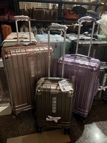 南投埔里行李箱特賣會,工廠直營廠拍,最低990元起,胖胖箱、登機箱、包包通通有 9 南投埔里行李箱特賣會,工廠直營廠拍,最低990元起,胖胖箱、登機箱、包包通通有