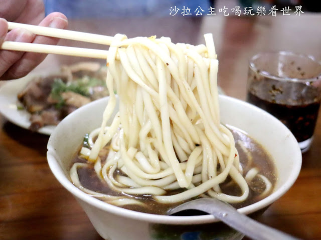 桃園美食/人氣排隊店『巧合珍牛肉麵(總店)』春日路/中藥湯頭/附停車場/老店 21 桃園美食/人氣排隊店『巧合珍牛肉麵(總店)』春日路/中藥湯頭/附停車場/老店