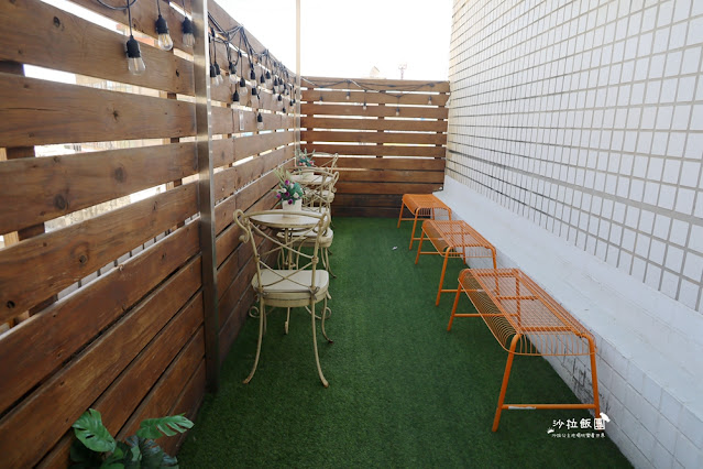 高雄CP值超高住宿『夏優旅居-駁二館』早餐，咖啡、點心12小時免費吃