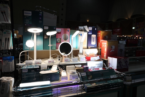 【雙北最大台灣廠拍】tokuyo按摩椅、夏普、名牌運動鞋、伊蕾服飾 51 【雙北最大台灣廠拍】tokuyo按摩椅、夏普、名牌運動鞋、伊蕾服飾