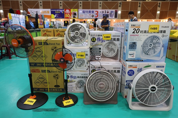 【雙北最大台灣廠拍】tokuyo按摩椅、夏普、名牌運動鞋、伊蕾服飾 62 【雙北最大台灣廠拍】tokuyo按摩椅、夏普、名牌運動鞋、伊蕾服飾