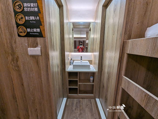 宜蘭恐龍民宿『哥德白色城堡』房間就有大恐龍迎接、露營車 81 宜蘭恐龍民宿『哥德白色城堡』房間就有大恐龍迎接、露營車