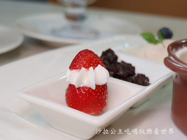 台北美食/下午茶『Royal Host樂雅樂家庭餐廳』女孩兒最愛的草莓季/捷運南港展覽館站 15 台北美食/下午茶『Royal Host樂雅樂家庭餐廳』女孩兒最愛的草莓季/捷運南港展覽館站