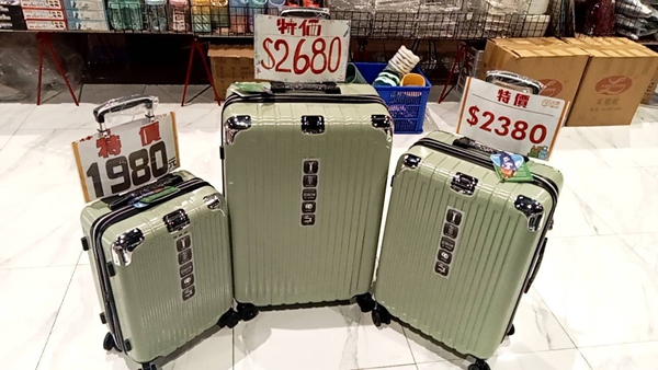 桃園龍潭渴望會館行李箱特賣會，行李箱最低990元起，有胖胖箱、前開式行李箱