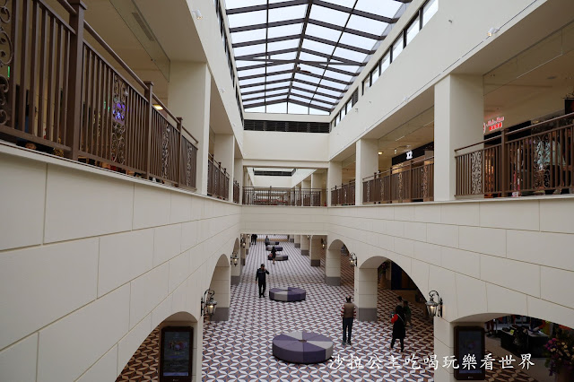 台中景點『麗寶Outlet Mall』打造"小義大利"/全台首間"歐式鐘樓"星巴克鐘樓門市/木育森林 6 台中景點『麗寶Outlet Mall』打造"小義大利"/全台首間"歐式鐘樓"星巴克鐘樓門市/木育森林