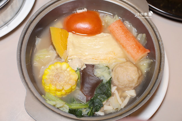 逢甲浮誇系美食必點101海鮮塔『8德司創意餐館逢甲店』宵夜也可以吃到 41 逢甲浮誇系美食必點101海鮮塔『8德司創意餐館逢甲店』宵夜也可以吃到