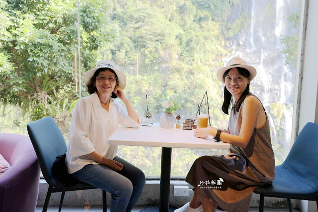 烏來景觀餐廳『瀑布3號』離瀑布最近的距離、兒童遊戲區 8 烏來景觀餐廳『瀑布3號』離瀑布最近的距離、兒童遊戲區