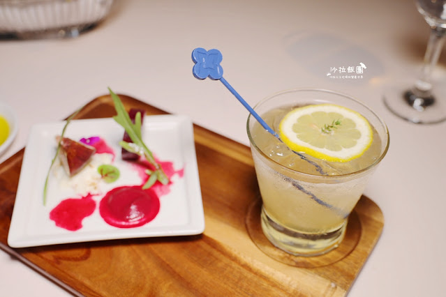 台北必吃牛排，營造郵輪船艙地中海藍白風格，好吃的頂級牛排