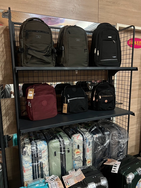 南投埔里行李箱特賣會,工廠直營廠拍,最低990元起,胖胖箱、登機箱、包包通通有 40 南投埔里行李箱特賣會,工廠直營廠拍,最低990元起,胖胖箱、登機箱、包包通通有