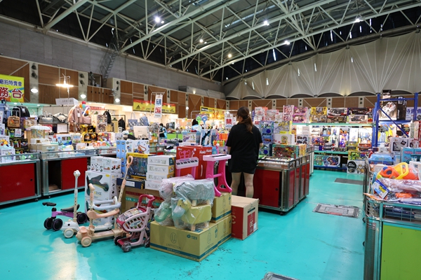 【雙北最大台灣廠拍】tokuyo按摩椅、夏普、名牌運動鞋、伊蕾服飾 142 【雙北最大台灣廠拍】tokuyo按摩椅、夏普、名牌運動鞋、伊蕾服飾