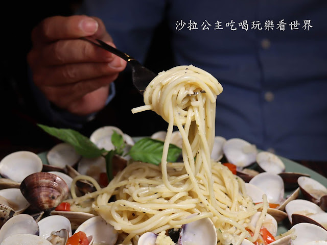 板橋美食『歐義式ALL 14 WELL』浮誇系爆炸蛤蜊麵/義式餐廳/漢堡/菜單/包場/捷運亞東醫院站 22 板橋美食『歐義式ALL 14 WELL』浮誇系爆炸蛤蜊麵/義式餐廳/漢堡/菜單/包場/捷運亞東醫院站