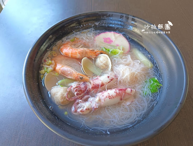 新北貢寮美食『上癮海鮮麵』福隆車站前人氣海鮮麵、小卷米粉