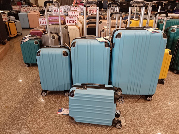 台中豐原行李箱特賣會,工廠直營廠拍990元起,包包、公事包通通有 9 台中豐原行李箱特賣會,工廠直營廠拍990元起,包包、公事包通通有
