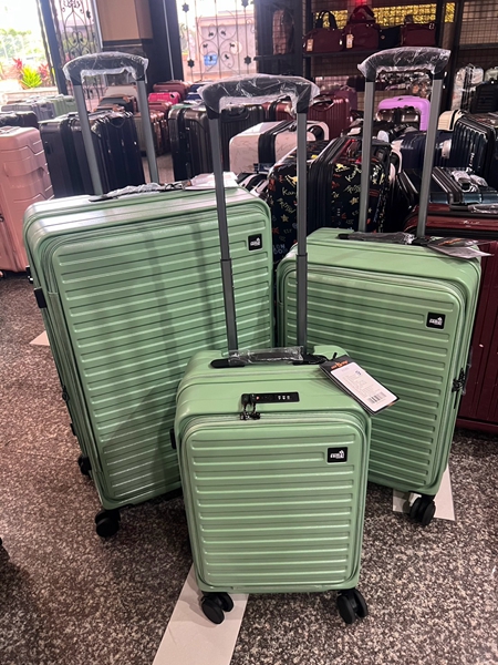 南投埔里行李箱特賣會,工廠直營廠拍,最低990元起,胖胖箱、登機箱、包包通通有 30 南投埔里行李箱特賣會,工廠直營廠拍,最低990元起,胖胖箱、登機箱、包包通通有