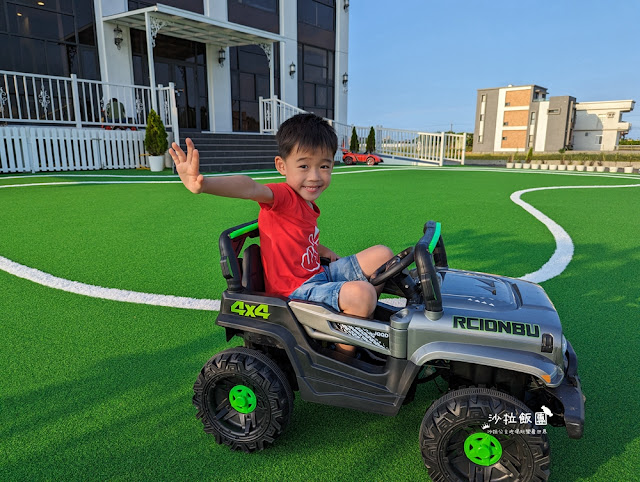 宜蘭恐龍民宿『哥德白色城堡』房間就有大恐龍迎接、露營車 74 宜蘭恐龍民宿『哥德白色城堡』房間就有大恐龍迎接、露營車