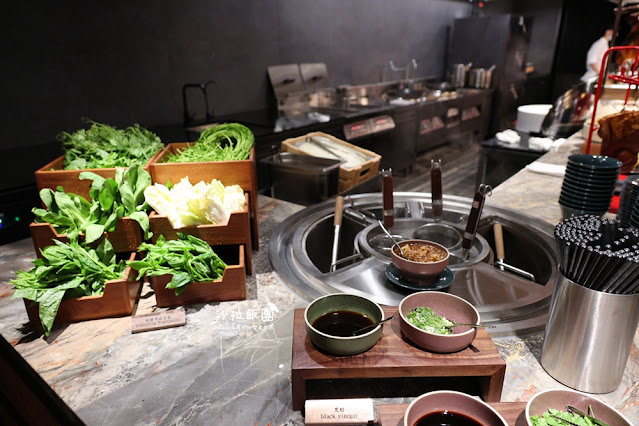 台北最難訂吃到飽島語自助餐廳,晚餐爽吃四小時,假日還送半隻龍蝦 40 台北最難訂吃到飽島語自助餐廳,晚餐爽吃四小時,假日還送半隻龍蝦