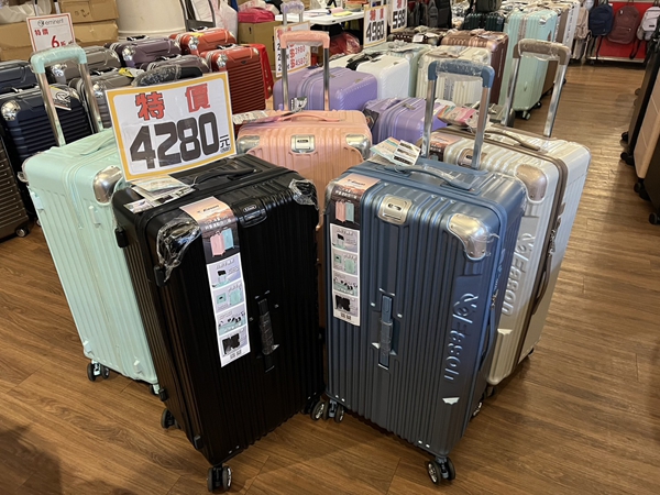 高雄楠梓行李箱特賣會,工廠直營廠拍最低990元起,胖胖箱、前開式行李箱、登機箱、包包通通有 36 高雄楠梓行李箱特賣會,工廠直營廠拍最低990元起,胖胖箱、前開式行李箱、登機箱、包包通通有
