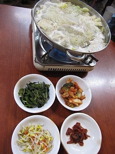 景福宮→青瓦臺→高麗人蔘專賣店→時尚彩妝店→DIY泡菜體驗+傳統韓服體驗→亂打秀 9 景福宮→青瓦臺→高麗人蔘專賣店→時尚彩妝店→DIY泡菜體驗+傳統韓服體驗→亂打秀