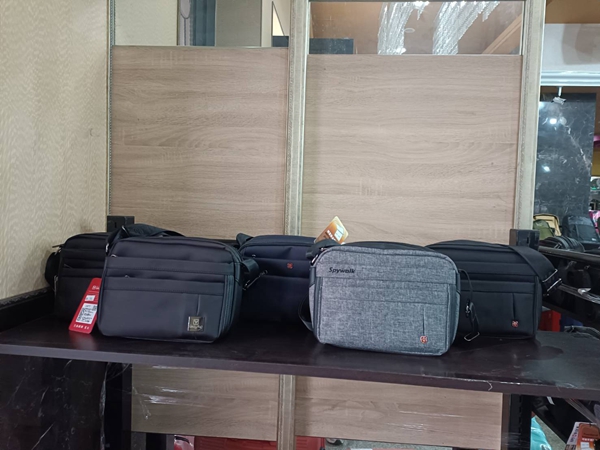 台中豐原行李箱特賣會,工廠直營廠拍990元起,包包、公事包通通有 48 台中豐原行李箱特賣會,工廠直營廠拍990元起,包包、公事包通通有