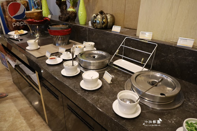 今夏最夯的海景露營房『福容大飯店淡水漁人碼頭』在房裡就可以露營，300坪遊戲室，全新打卡秘境河岸露台