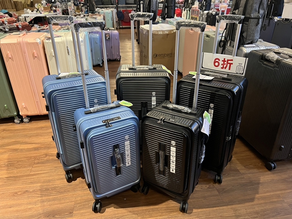 高雄楠梓行李箱特賣會,工廠直營廠拍最低990元起,胖胖箱、前開式行李箱、登機箱、包包通通有 41 高雄楠梓行李箱特賣會,工廠直營廠拍最低990元起,胖胖箱、前開式行李箱、登機箱、包包通通有