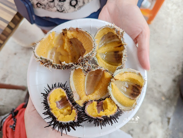 龜吼漁夫市集現剖現吃海膽好鮮甜 18 龜吼漁夫市集現剖現吃海膽好鮮甜