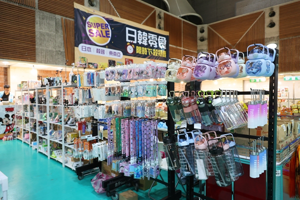 【雙北最大台灣廠拍】tokuyo按摩椅、夏普、名牌運動鞋、伊蕾服飾 148 【雙北最大台灣廠拍】tokuyo按摩椅、夏普、名牌運動鞋、伊蕾服飾