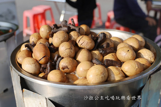 彭于晏吃過的日月潭美食『大石頭燒烤』夾心豆干.紅茶香菇.山豬香腸